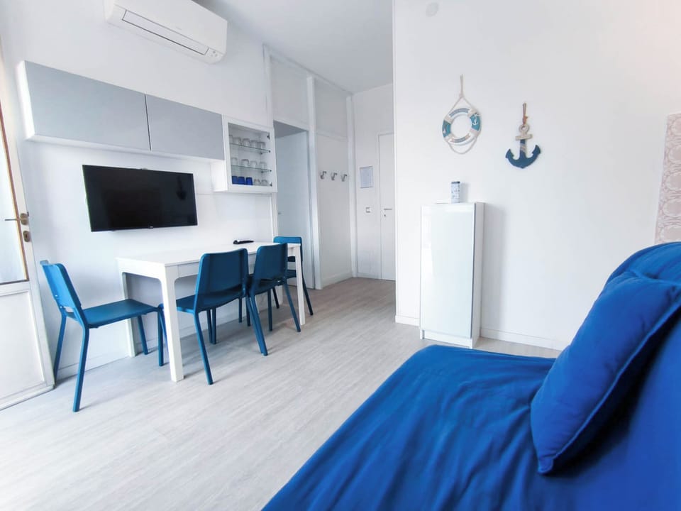 Apartment, 1 Bedroom, Balcony, City View | Room amenity