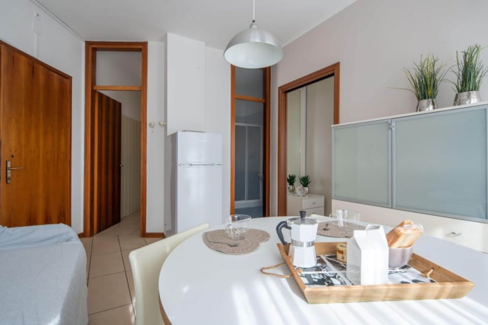Studio, Balcony, City View | Dining room