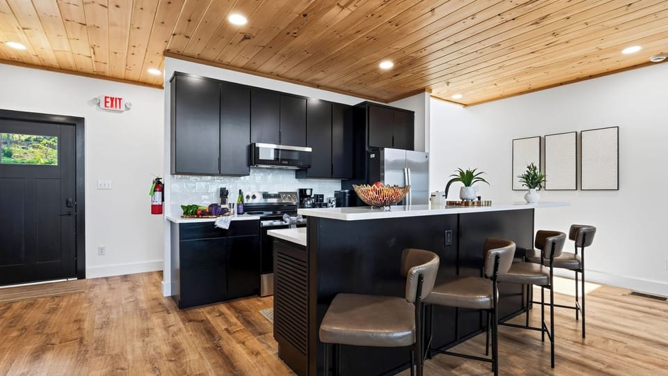 House (5 Bedrooms) | Interior