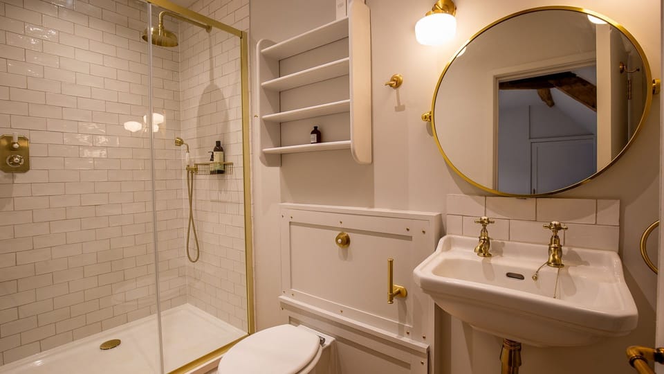 Gold trims give a luxe finish to the en-suite shower room.