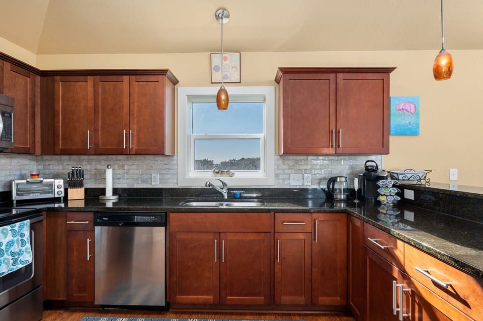 Fully Stocked Kitchen