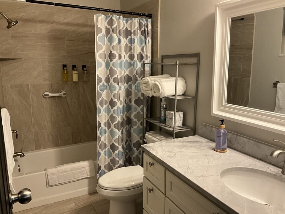 Master Bath with Tub/Shower
