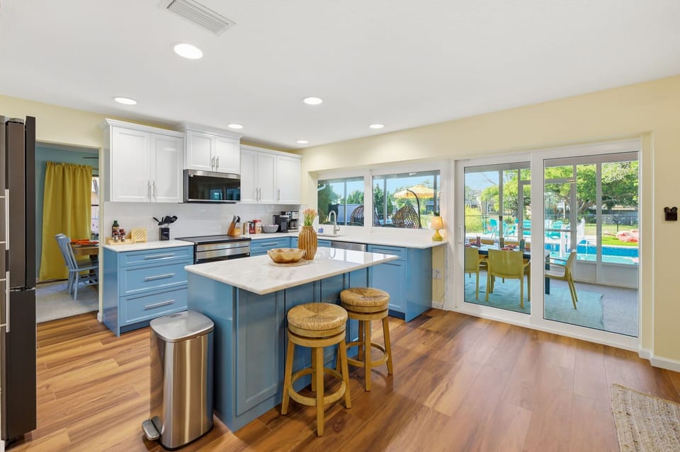 Chef’s playground unlocked! Whip up gourmet meals, midnight snacks, or just admire how effortlessly stylish your cooking space can be. Bonus: no judging if cereal counts as dinner.