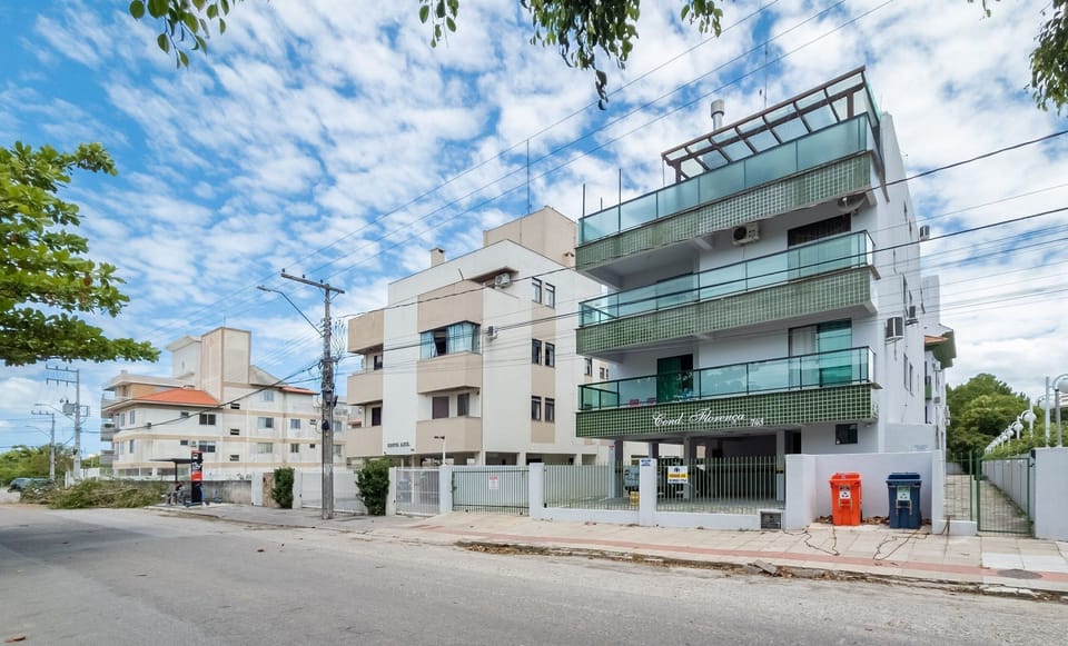 Basic Apartment | Exterior