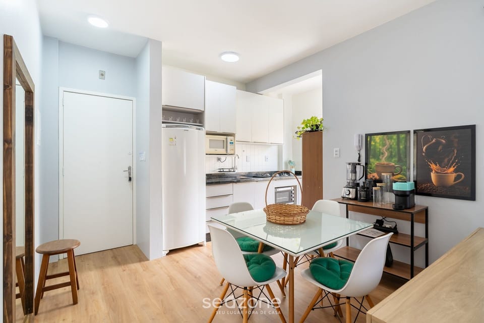 Basic Apartment | Dining