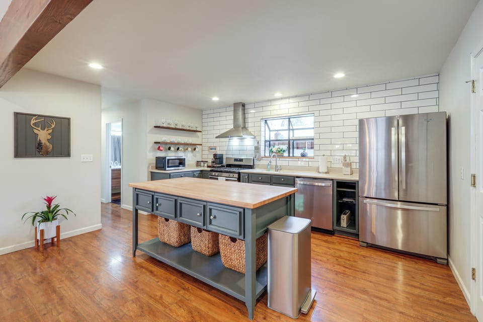 Kitchen | Coffee Maker | Dishwasher | 1st Floor