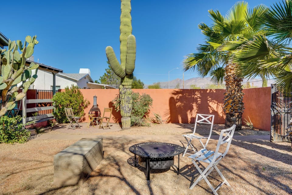 Private Front Yard | Fire Pit