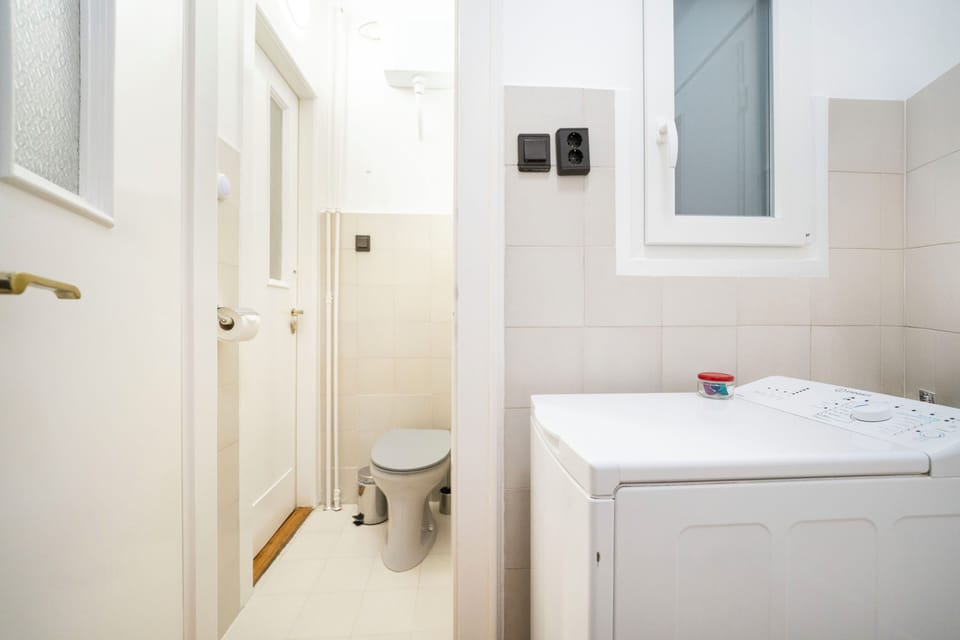 Apartment, 3 Bedrooms | Bathroom | Bidet, towels, toilet paper