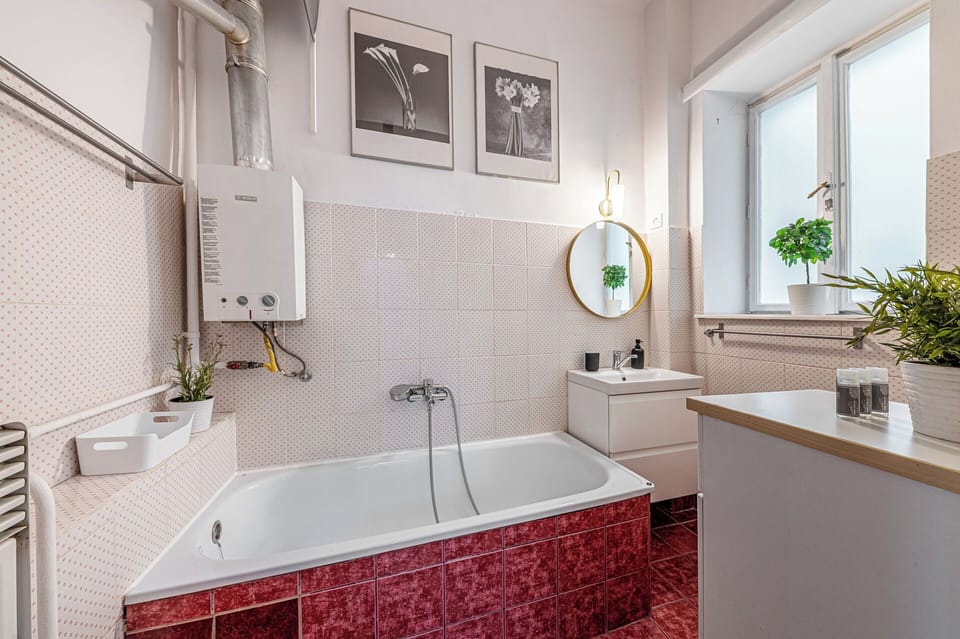 Apartment, 1 Bedroom | Bathroom | Towels, toilet paper
