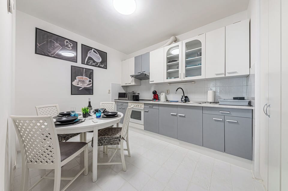 Apartment, 2 Bedrooms | Private kitchen