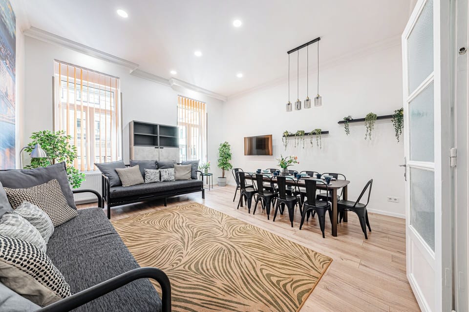 Apartment, 4 Bedrooms | Living area