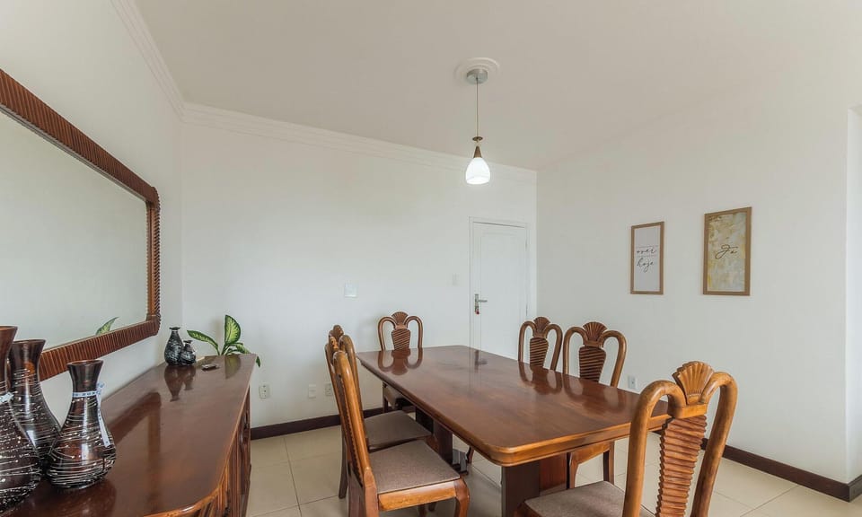 Basic Apartment | Dining