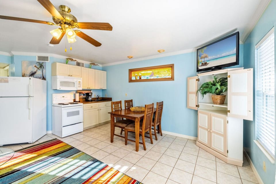 Dining seating for four!