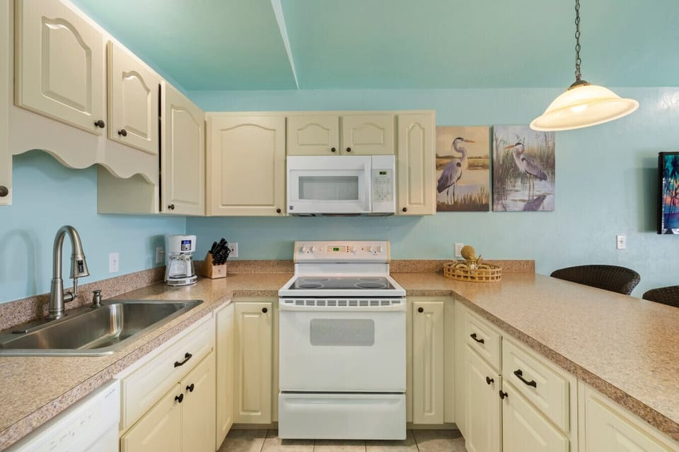 A kitchen with all of your needs!