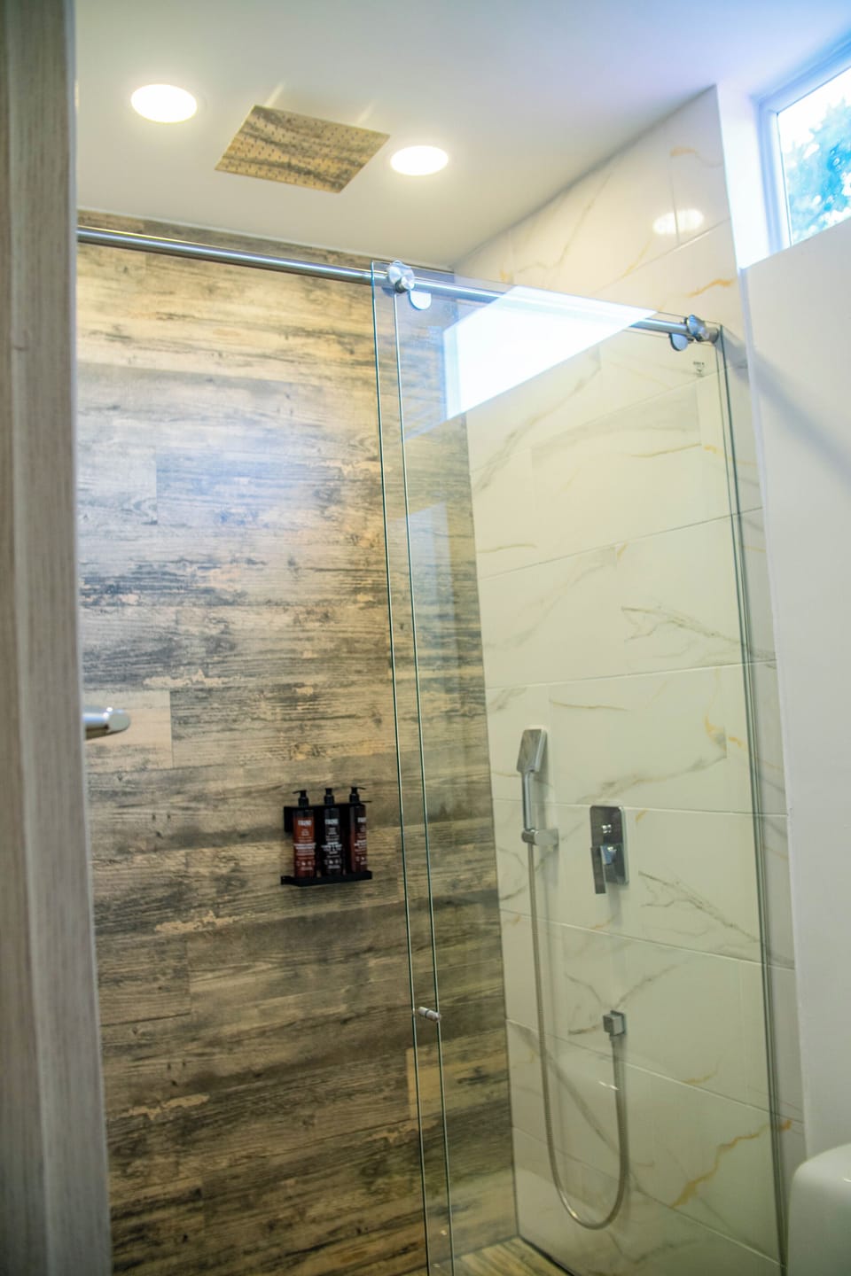 Family Suite, Balcony, Mountain View | Bathroom | Free toiletries, towels, soap, shampoo