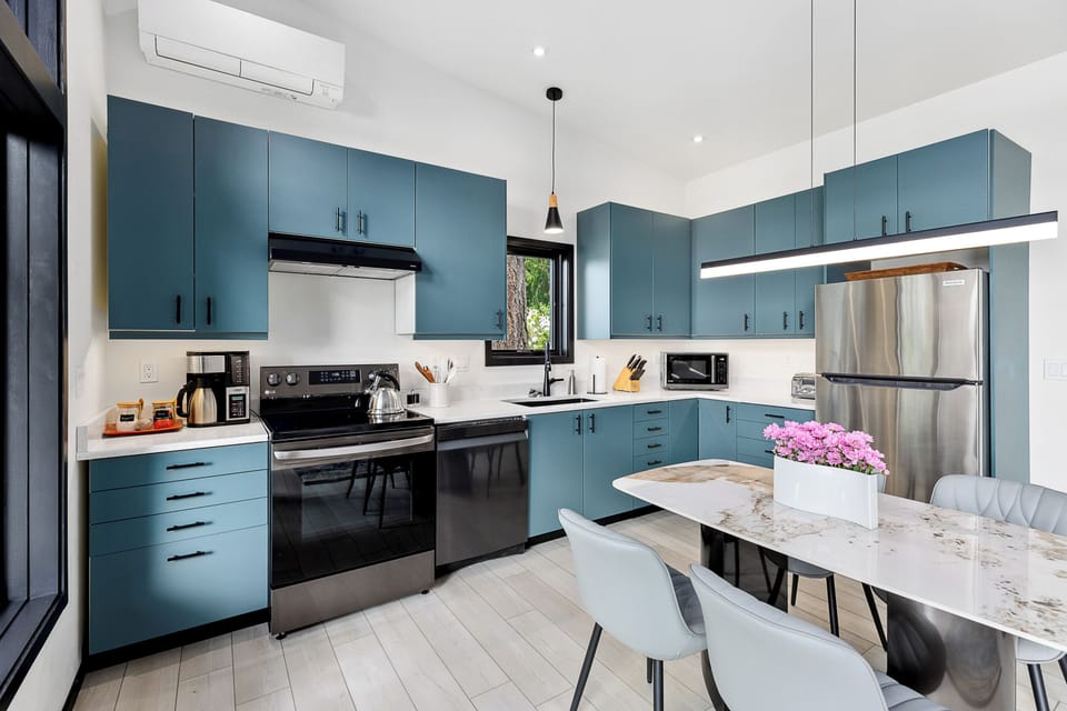 Fully equipped- coffee & tea station & all the cookware & tools you'll need