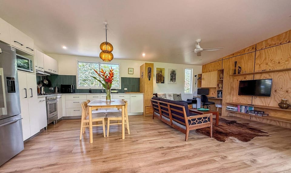 Deluxe House, 2 Bedrooms, Private Pool | Living area | 32-inch flat-screen TV with digital channels, TV, computer monitors