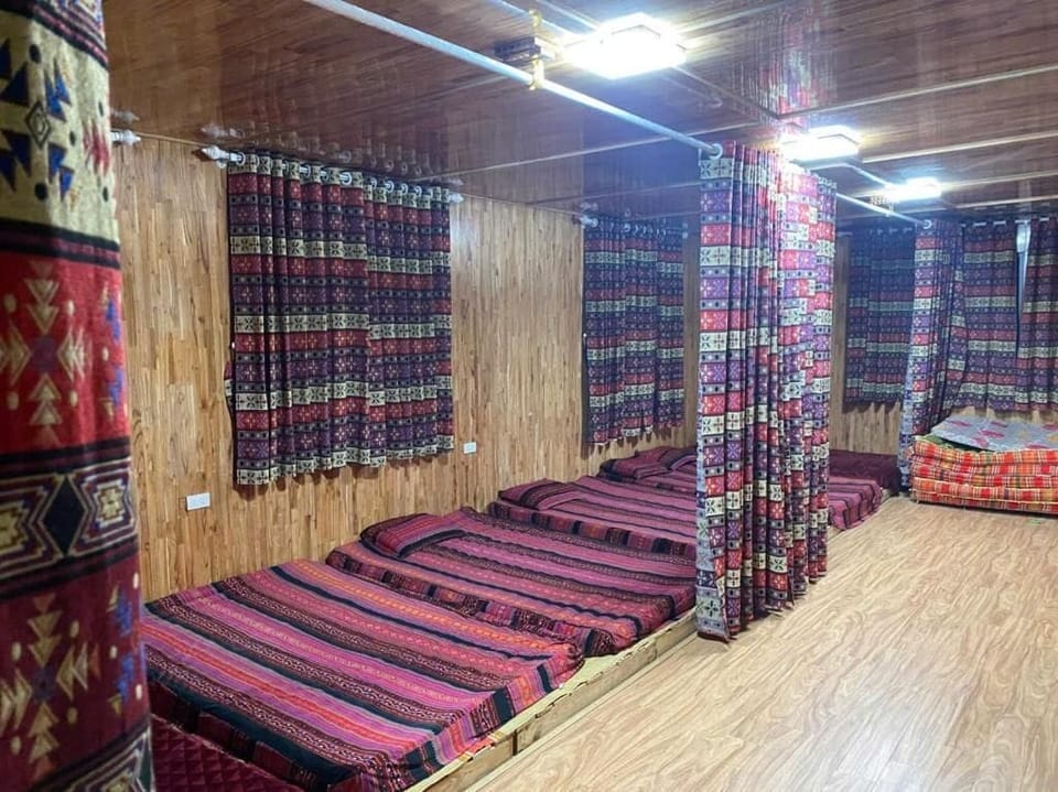 Soundproofing, WiFi (free)