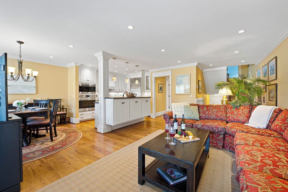 With a spacious sectional, decorative arm chair, and Smart TV, this area is a tranquil retreat for your vacation!