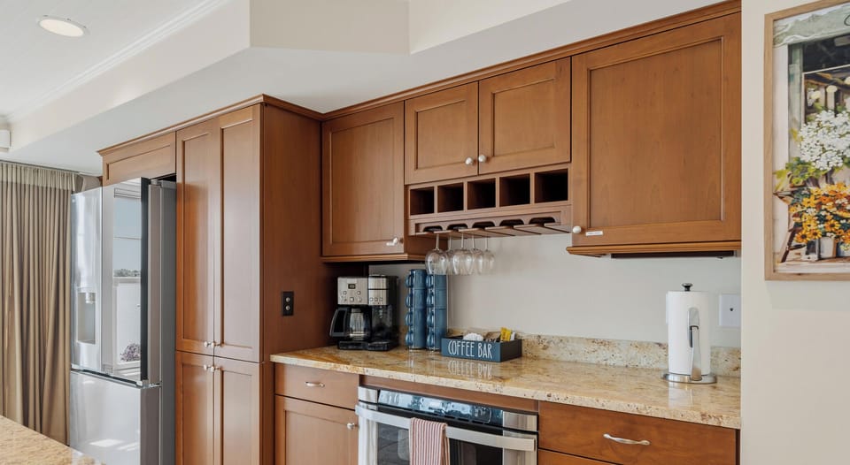 Main level fully equipped kitchen