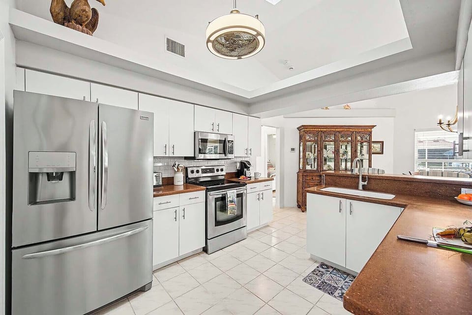 Large Kitchen Great Space for Entertaining