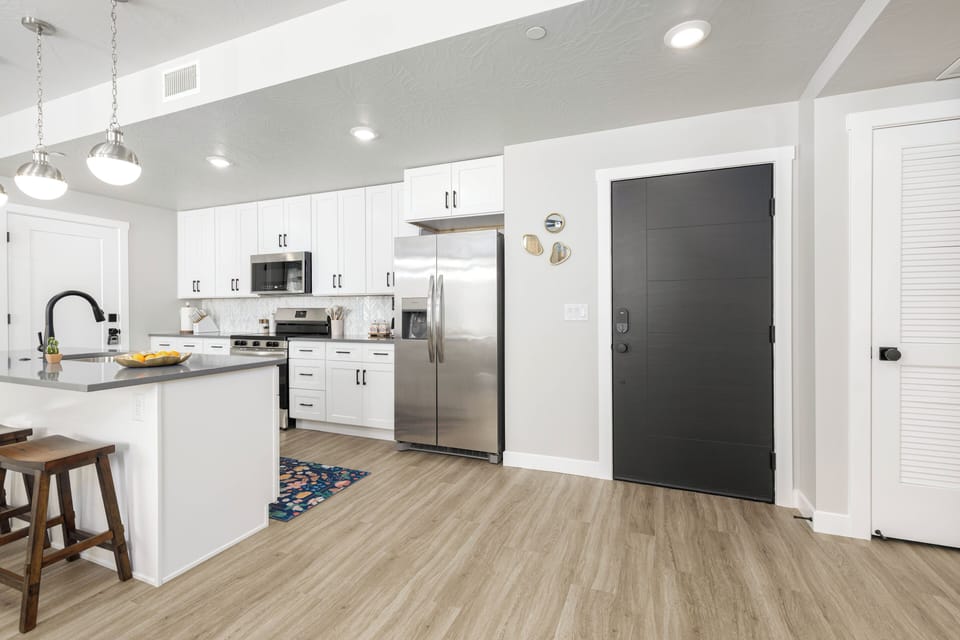 entryway with spacious landing