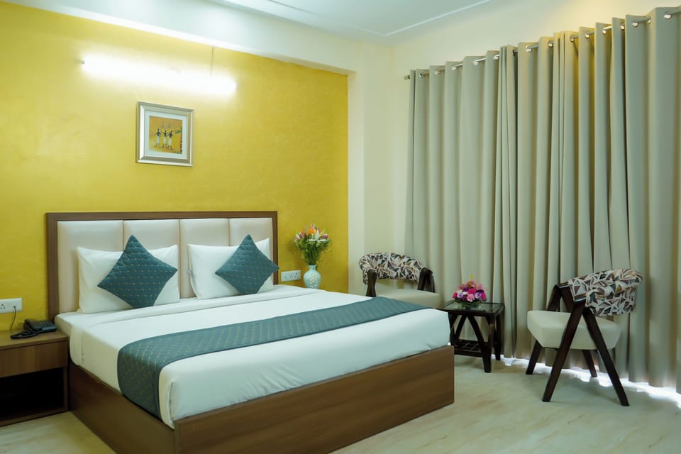Deluxe Room, 1 Bedroom, Balcony | In-room safe, laptop workspace, soundproofing, iron/ironing board
