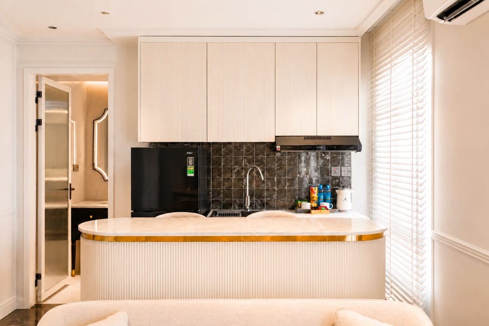 Suite, Balcony | Private kitchen