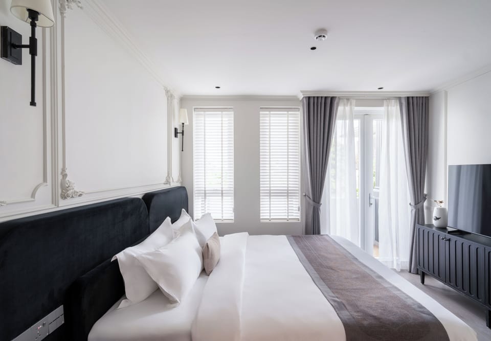 Deluxe Room, 1 Double Bed, Balcony | Desk, free WiFi, bed sheets
