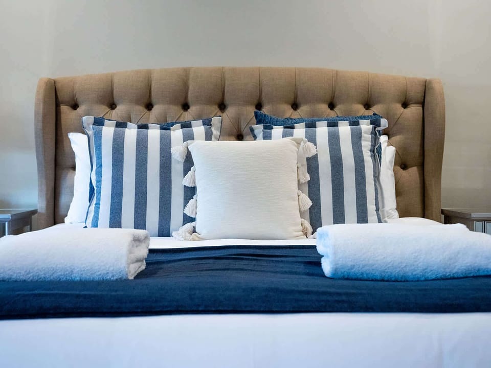 Bedroom: Queen, Heating + Cooling