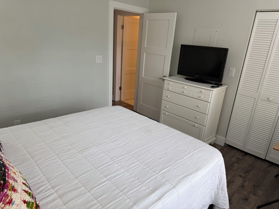 2nd Bedroom with queen bed