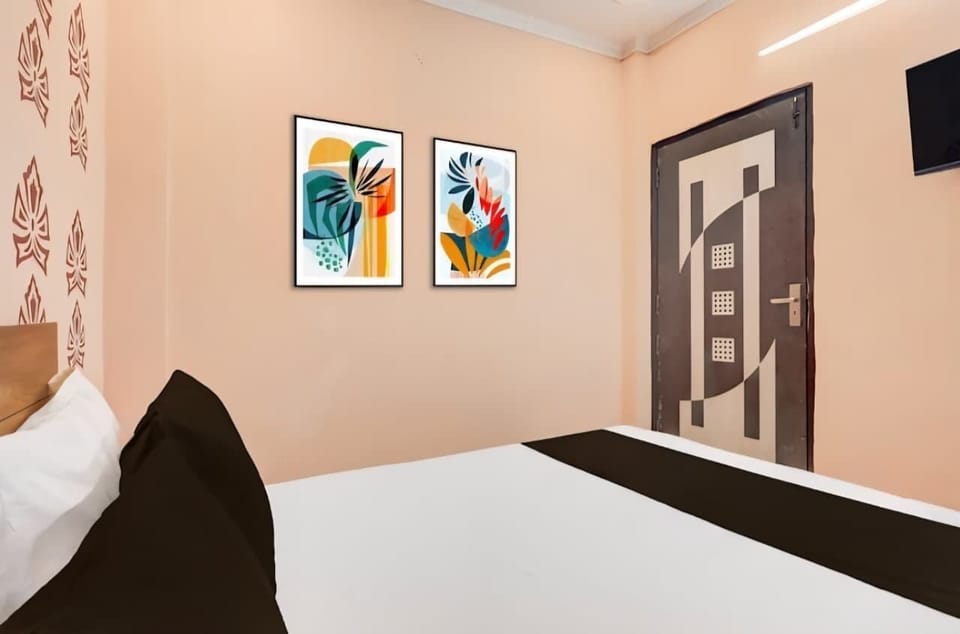 Deluxe Room | Rollaway beds, free WiFi, bed sheets