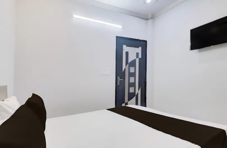 Deluxe Room | Rollaway beds, free WiFi, bed sheets