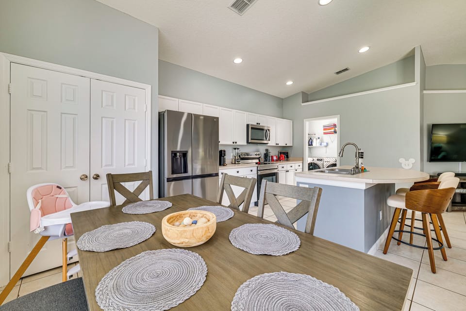 Dining Area | Dishware/Flatware
