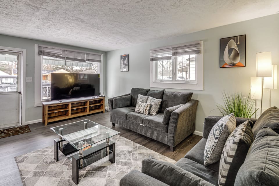 Indianapolis Vacation Rental | 3BR | 1BA | 2 Steps to Enter | 978 Sq Ft