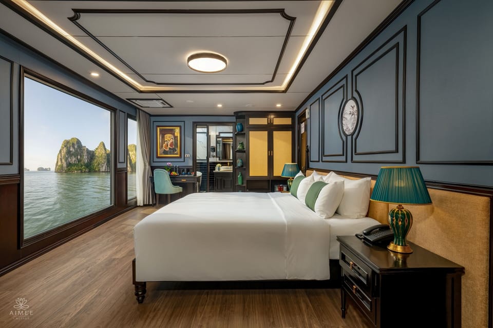 Royal Room, Balcony, Ocean View | Desk, blackout drapes, soundproofing, iron/ironing board
