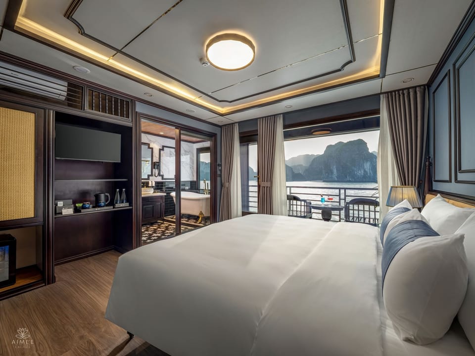 Premier Room, Balcony, Ocean View | Desk, blackout drapes, soundproofing, iron/ironing board