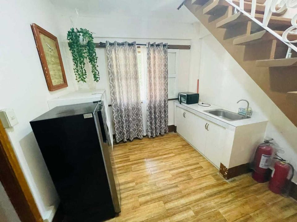 Standard Triple Room | Desk, free WiFi, bed sheets