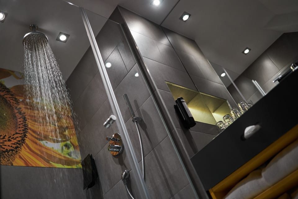 Shower, rainfall showerhead, free toiletries, hair dryer