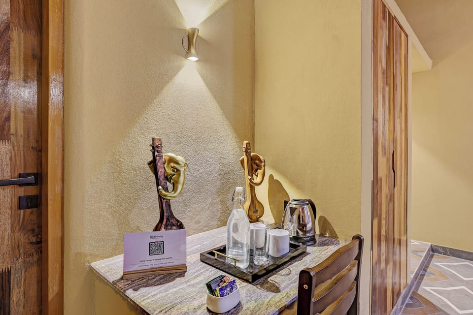Comfort Suite | Premium bedding, desk, free WiFi, bed sheets