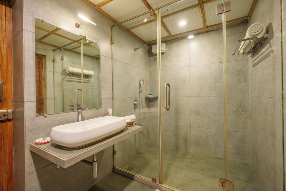 Room, Private Pool (Hideaway) | Bathroom | Bathrobes, slippers, towels, soap