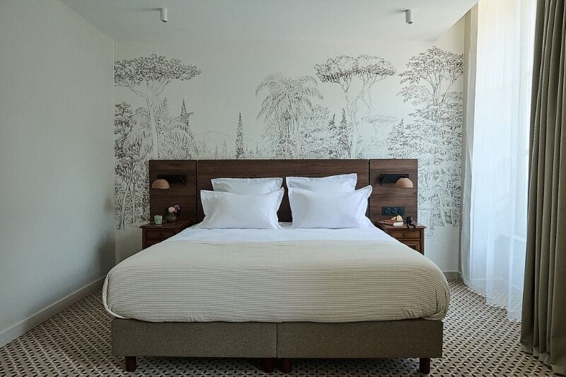 Free WiFi, bed sheets