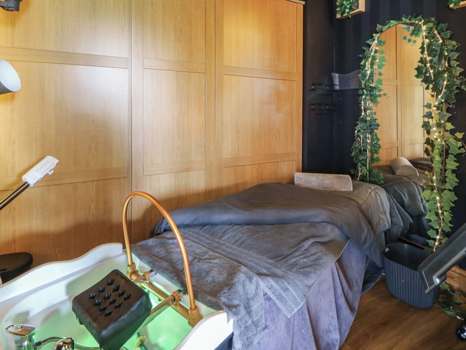 Glamping Tri Pod 8 - Gower Cottage in Wales