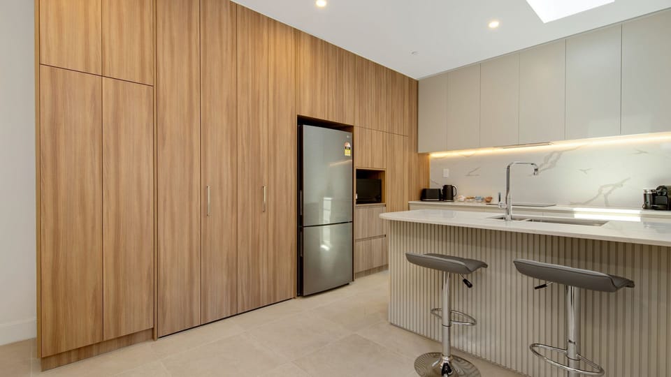 Sleek kitchen with breakfast bar and modern finishes