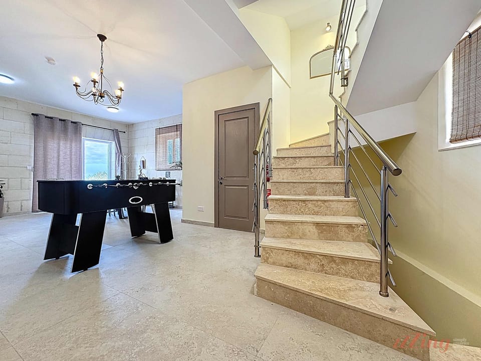 Rooftop accessible by stairs only