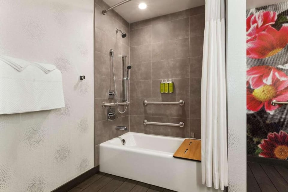 Queen Room with Two Queen Beds and Mobility Accessible Tub