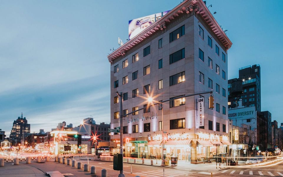 4.Leon Hotel