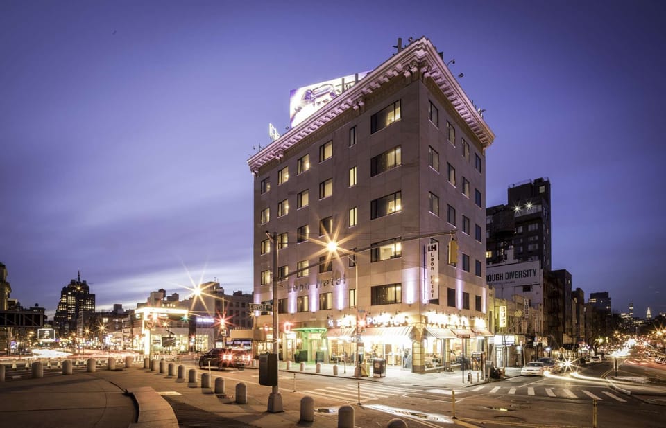 3.Leon Hotel