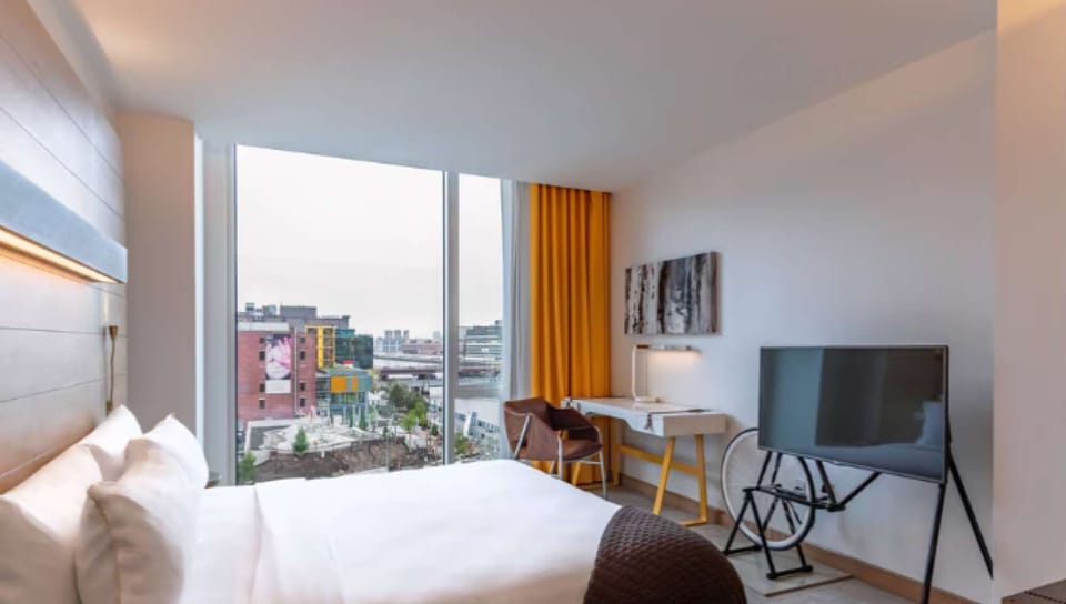 2. King Room with Partial Water View