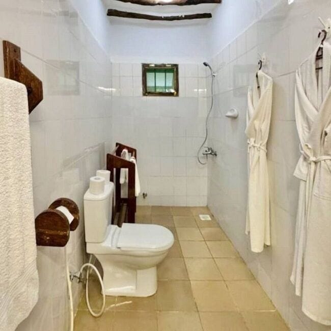 Family Room with Sea View | Bathroom | Shower, free toiletries, hair dryer, towels